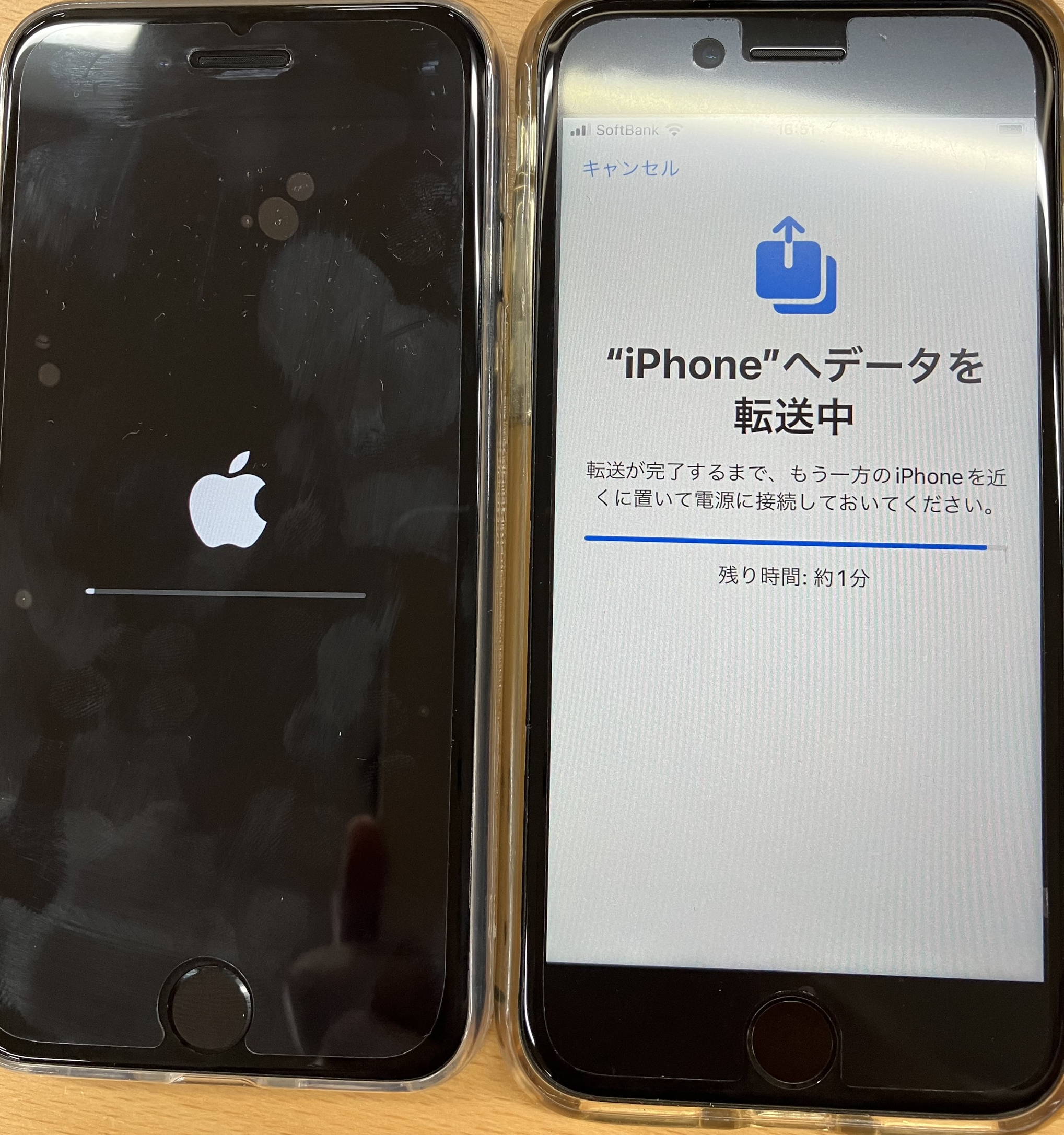iPhone:古いiPhoneからのデータ転送が終了すると、新しいiPhoneは再起動を実行